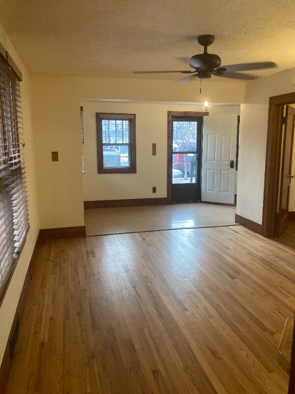 Foto del edificio - 320 N 3rd St
