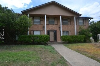 Building Photo - 622 Chauncey Dr