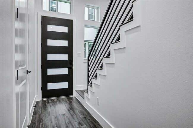 Foto del edificio - 1913 Hoskins Dr