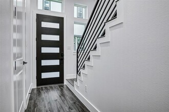 Building Photo - 1913 Hoskins Dr