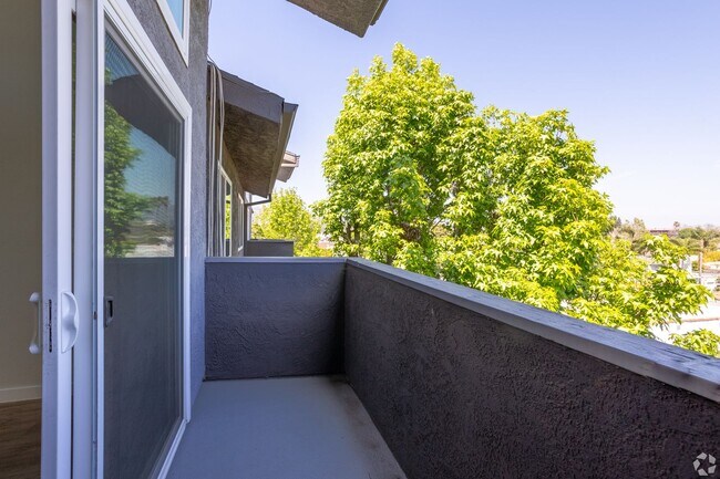 Interior Photo - 110 South Sweetzer Ave