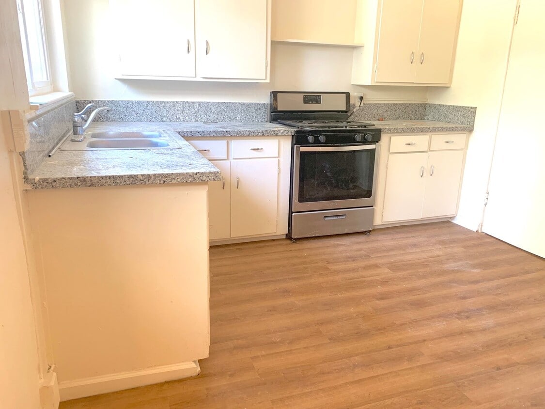 337 Circuit Dr Unit 337 Circuit, Roseville, CA 95678 Room for Rent in