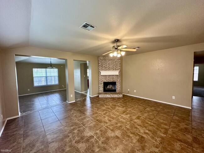 Building Photo - 3 br, 2 bath House - 2009 Schorn Dr