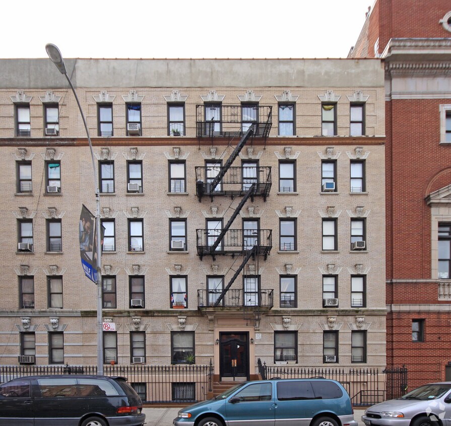 Building Photo - 556-558 W 185th St