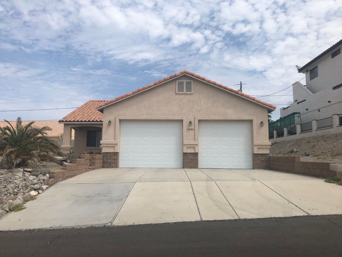 Foto principal - 2 Bedroom/2.5 bath House in Bullhead City ...