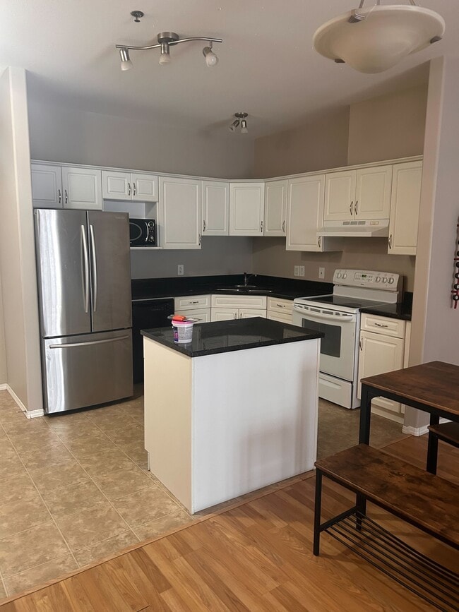 Building Photo - 363 Nelson Rd