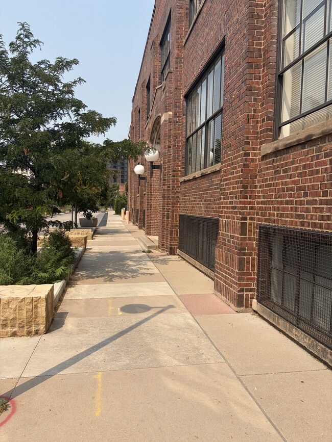Building Photo - 1777 E 39th Ave