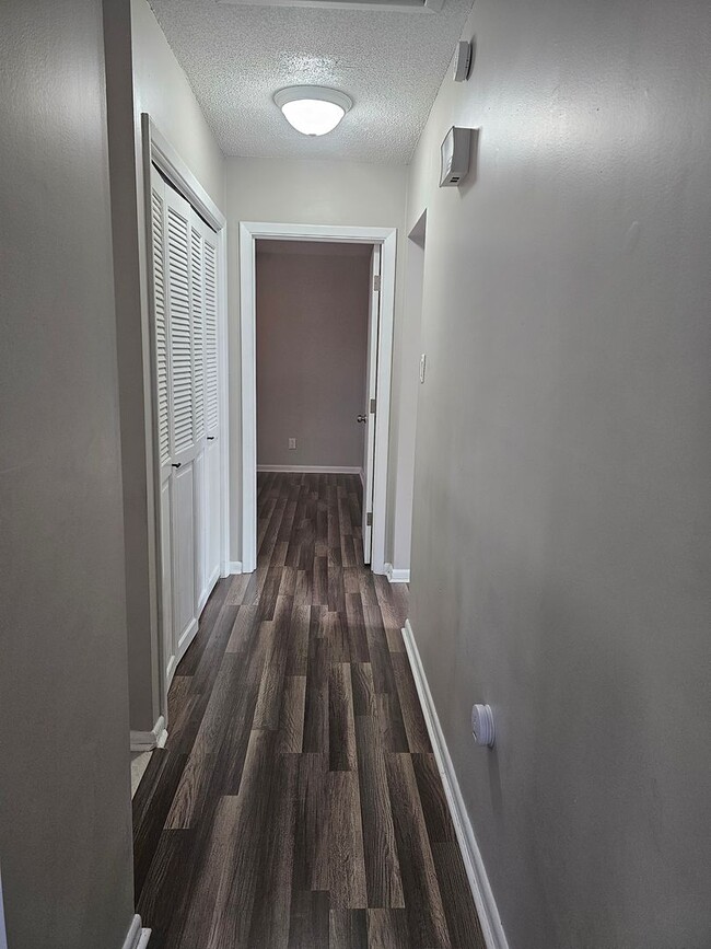 Building Photo - New Listing