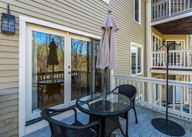 Building Photo - 501 Lexington St