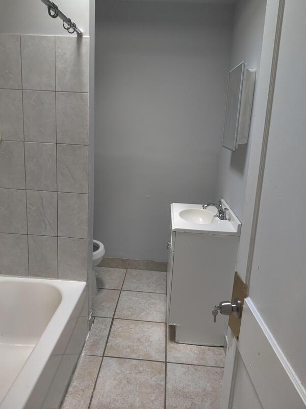 Building Photo - 6227 N Gratz St