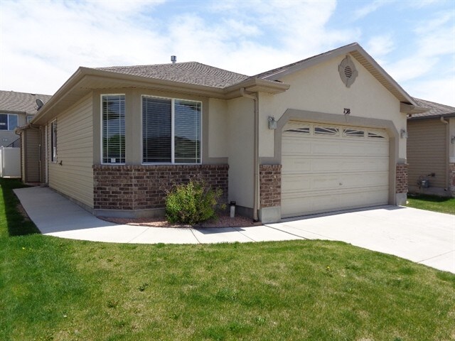 Foto principal - 738 Skipton Dr W