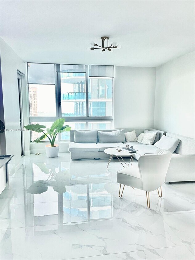 Primary Photo - 300 S Biscayne Blvd