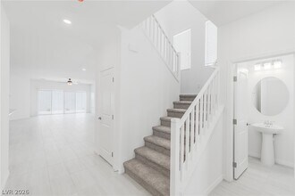 Building Photo - 5749 S Tioga Way