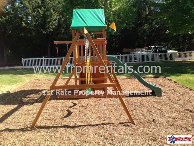 Foto del edificio - 4095 Libby Ln