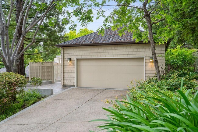 Foto del edificio - Elegant Los Altos Townhouse Near Redwood Grove & Shoup Park