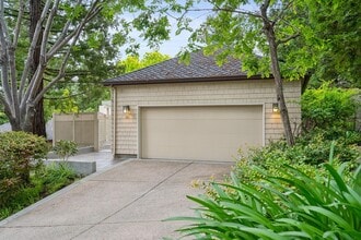 Building Photo - 651 Manresa Ln