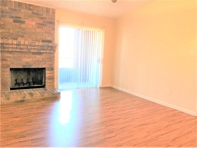 Foto del edificio - 10555 Turtlewood Ct