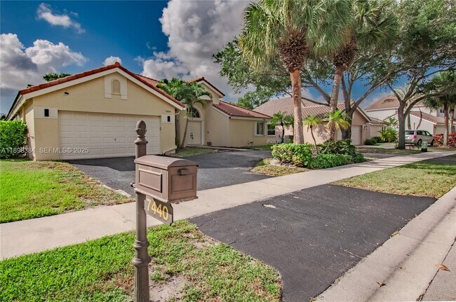 Foto del edificio - 7440 NW 65th Ln