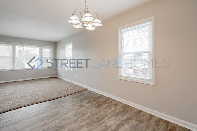 Building Photo - SIGN LEASE BY 2/28 AND GET $250 OFF FIRST ...