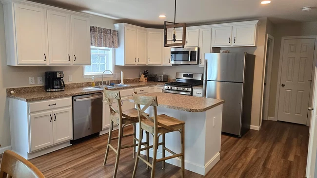 Spacious kitchen with seating at island and a table for 8 - 17 Ryswick St