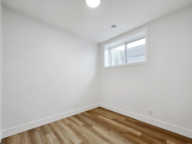 Building Photo - 1902R Grand Oaks Dr SW