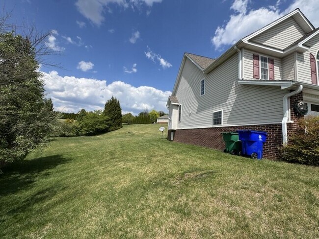 Foto del edificio - 504 Wildflower Ln