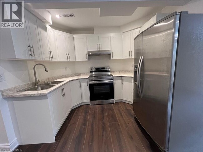 Building Photo - 147 Bocelli Crescent