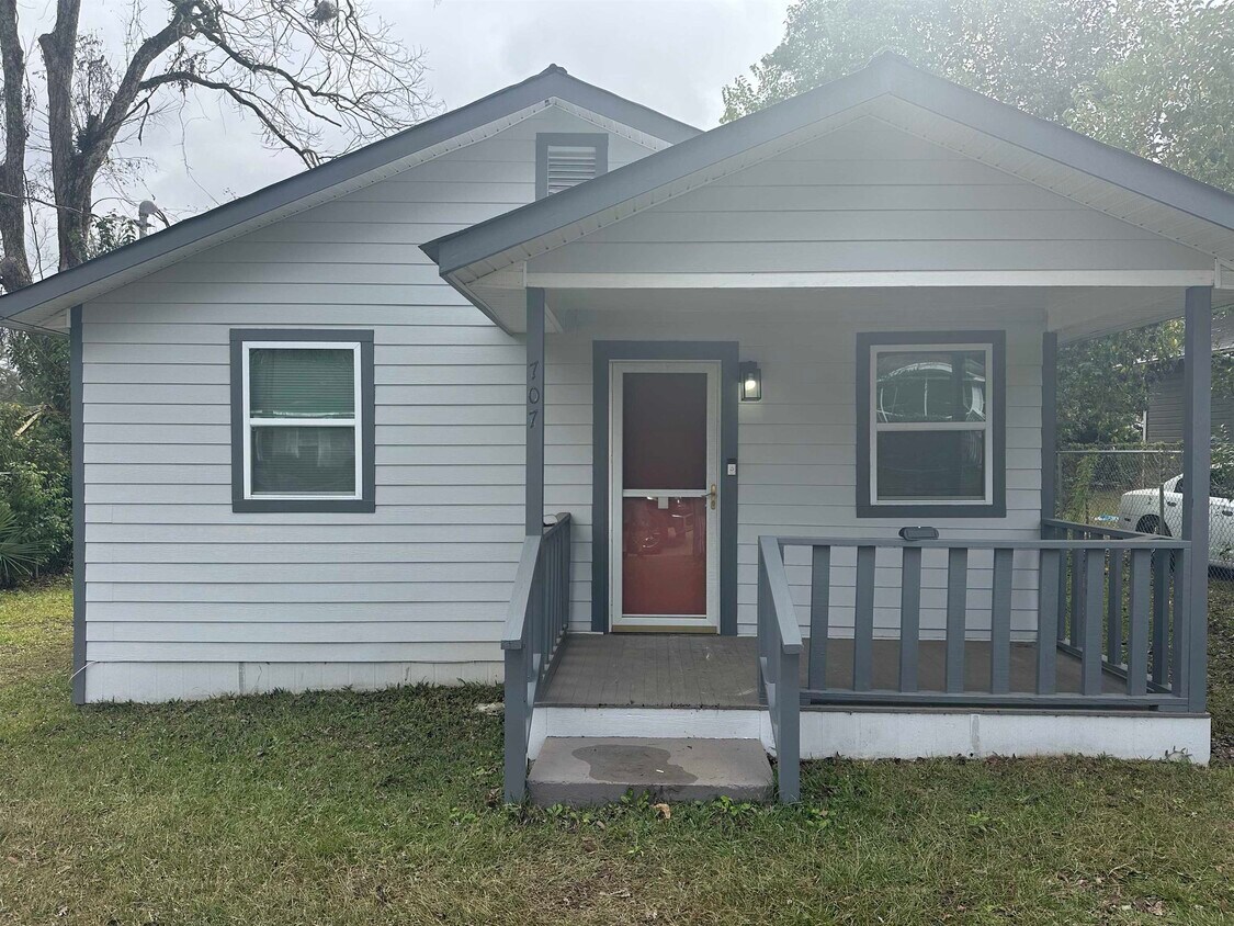 Foto principal - 707 Dent St