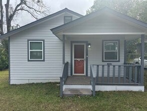 Building Photo - 707 Dent St