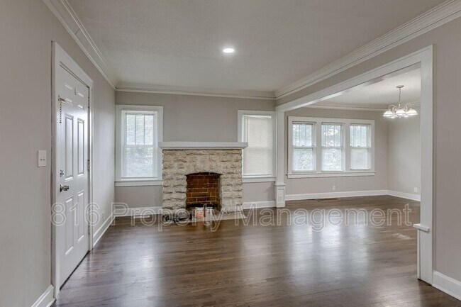 Foto del edificio - 2431 E 68th St