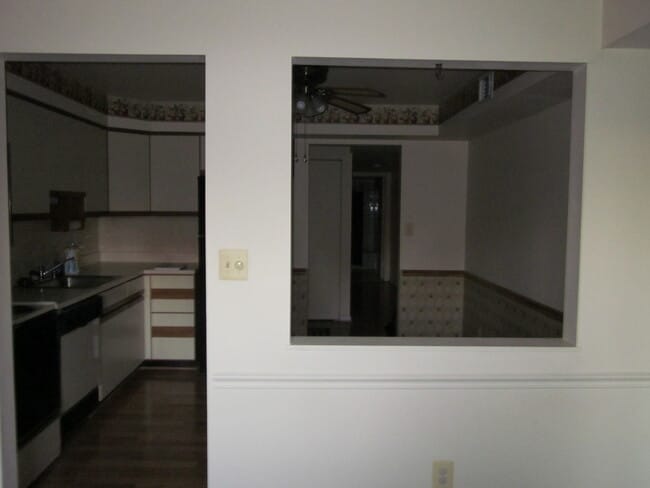 Building Photo - Charming 2 Bedroom/ 2 Bathroom Apartment in Mays Chapel, MD!