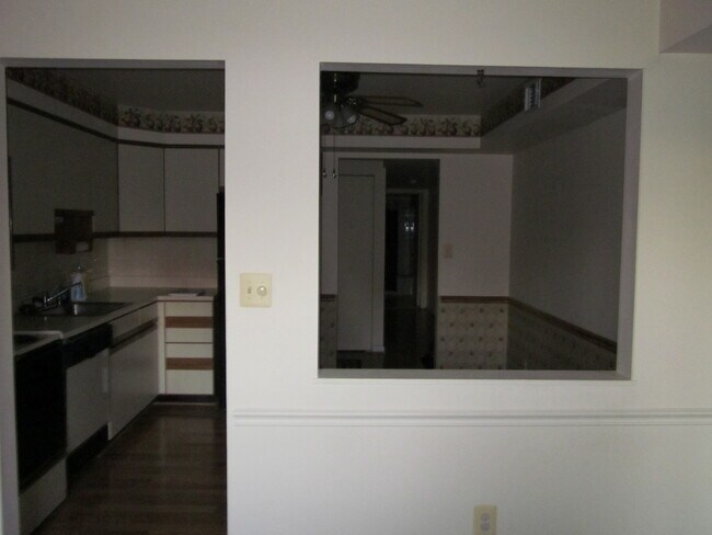 Foto del edificio - Charming 2 Bedroom/ 2 Bathroom Apartment in Mays Chapel, MD!