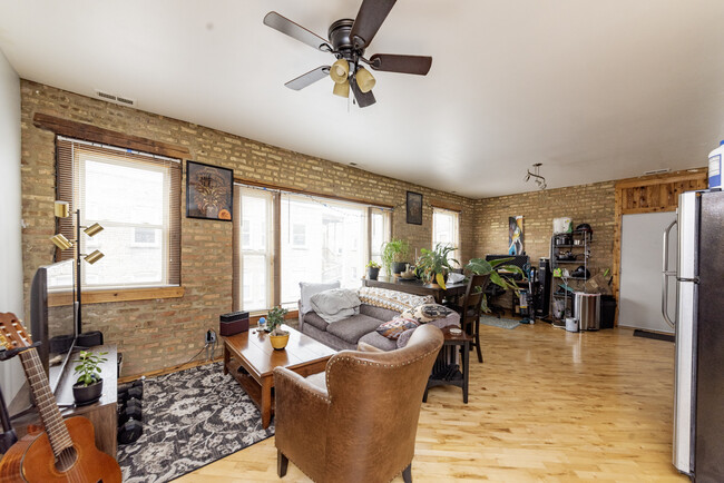 Foto del edificio - 1622 W Columbia Ave