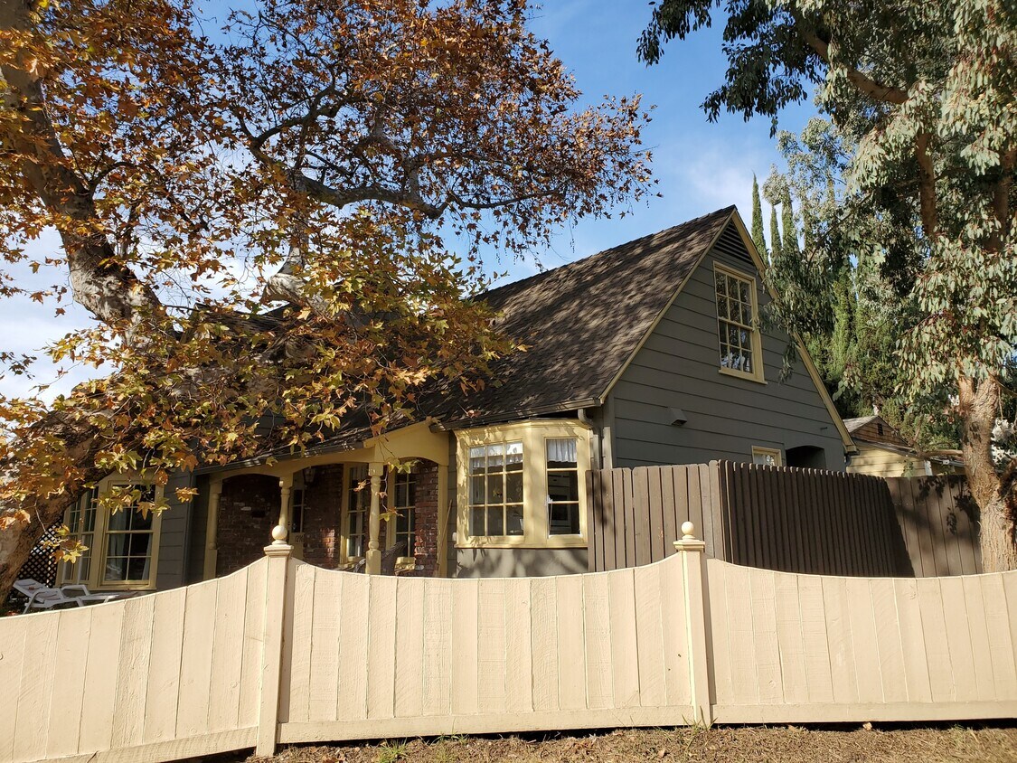 12901 Woodbridge Street - 12901 Woodbridge St
