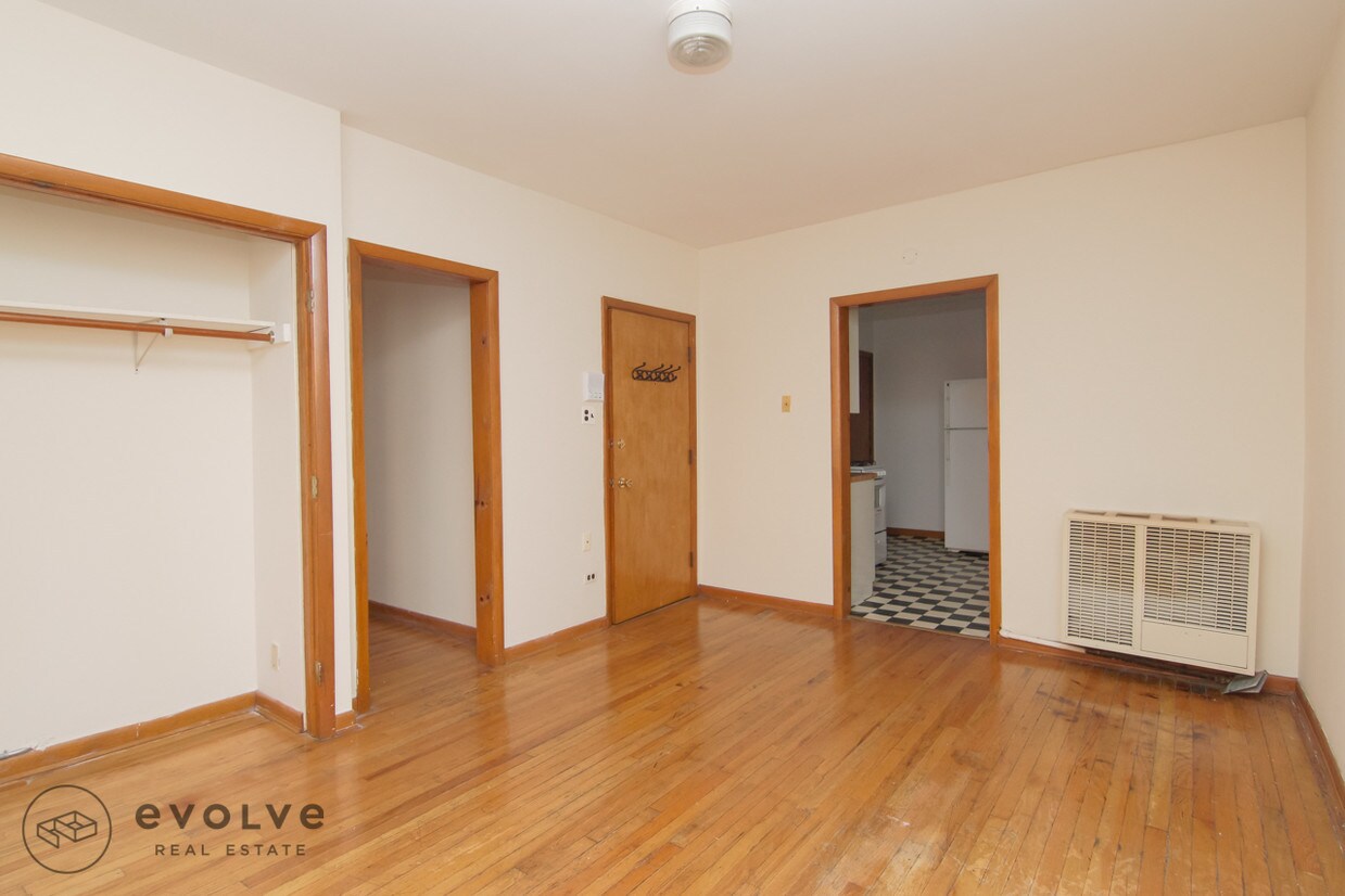 Building Photo - 2840 N Orchard St