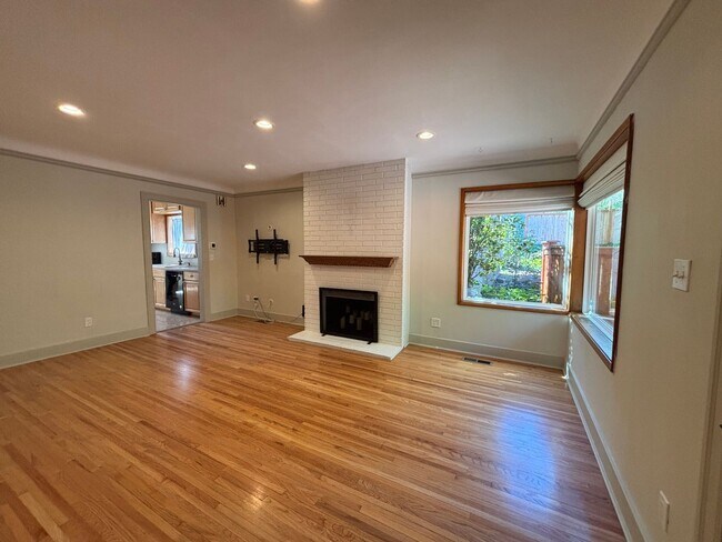 Foto del edificio - Charming 3-Bed West Seattle Home with Bonu...