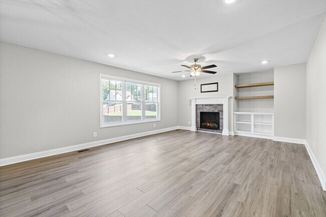 Foto del edificio - Pet Friendly Four Bedroom!