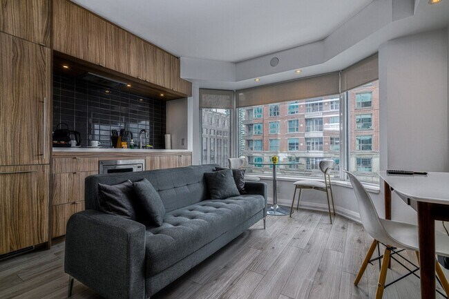 Photo du bâtiment - 155 Yorkville Ave