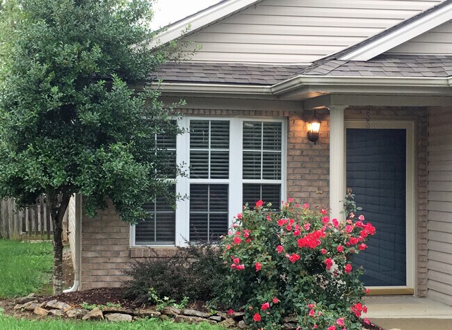 Foto del edificio - COMING SOON! Lovely Home in Masterson Station! Walk-In Closet, 2-Car Garage, Pets Ok!