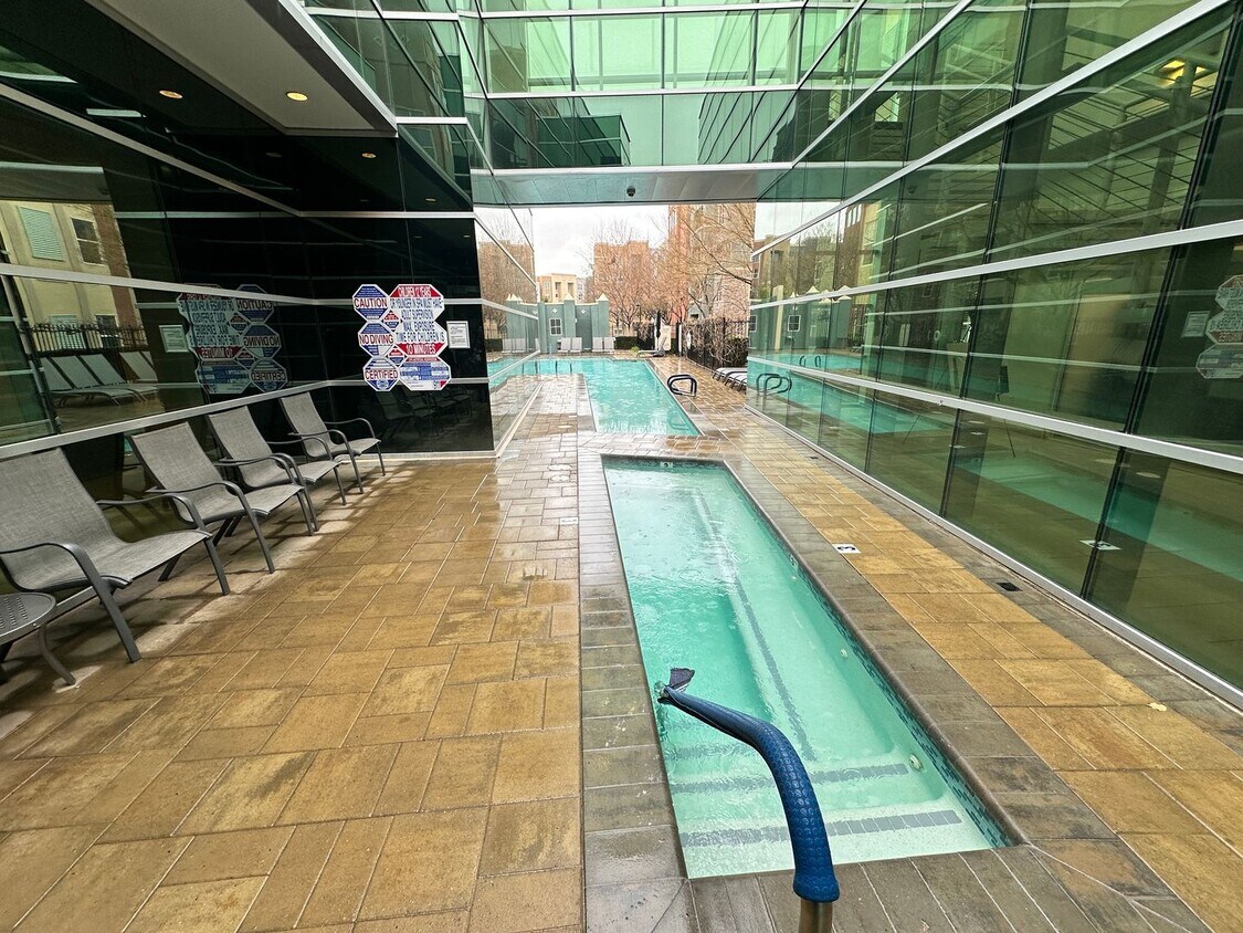 Foto principal - Guard Gated 2 Bed/2 Bath Condo w/Resort St...