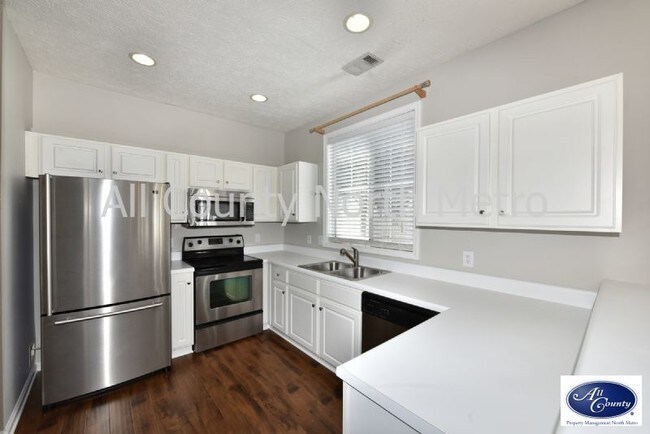 Building Photo - 113 Harmony Ct