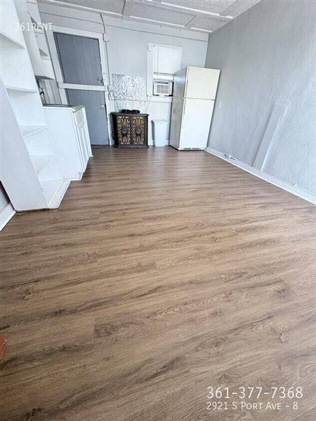 Primary Photo - 2921 S Port Ave