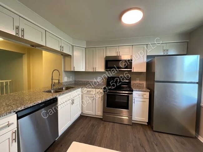 Foto del edificio - 7305 Pebblestone Dr