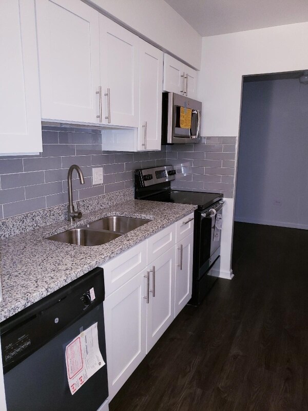 Building Photo - 520 Des Plaines