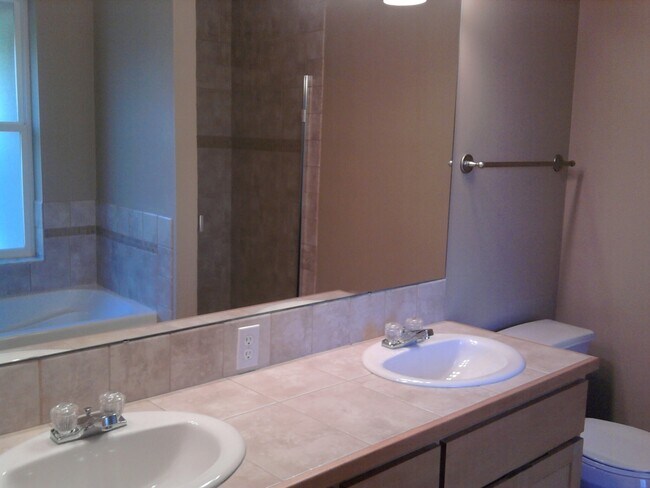 Foto del edificio - Discovery Park Townhouse