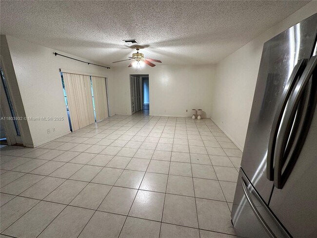 Foto del edificio - 8003 Ambach Way