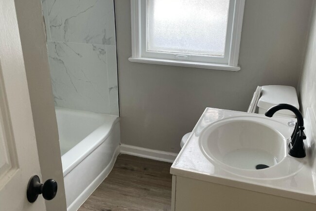 Foto del edificio - 18406 Lewis Dr