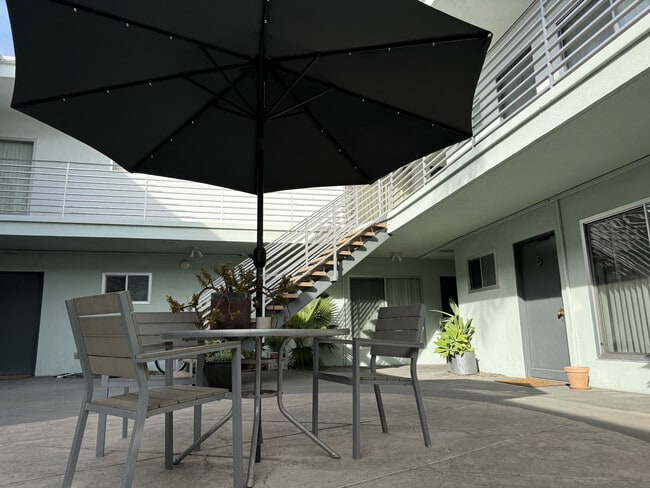 Spaces Courtyard Seating - 1286 W Adams Blvd