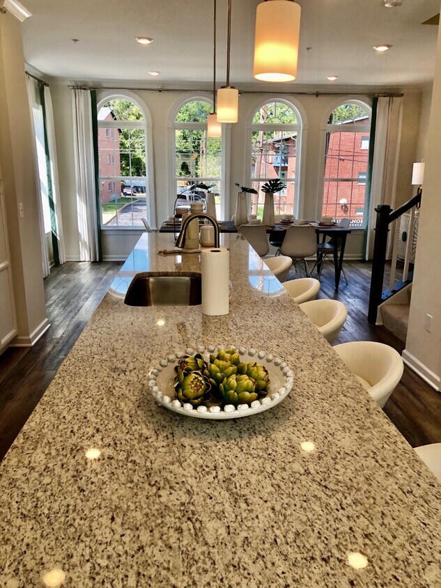 Foto principal - 4727 Cherokee St