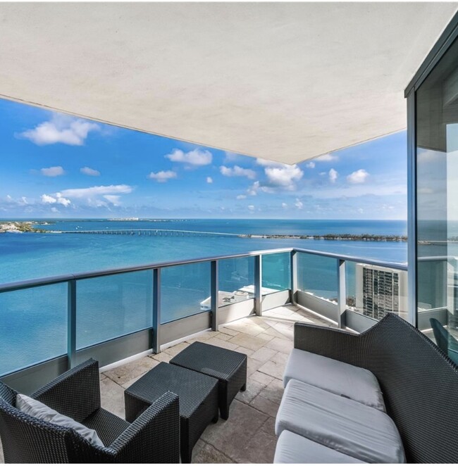 Building Photo - 1300 Brickell Bay Dr
